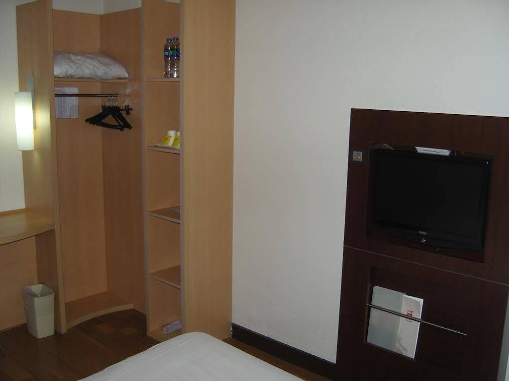 Hotel Ibis Shenyang Tiexi Exteriör bild